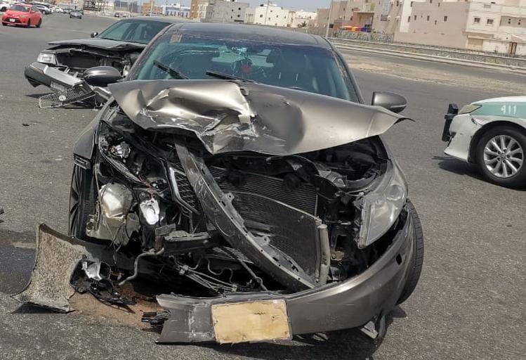 أهالي الطائف يلجؤون لمكة وجدة لتقييم أضرار مركباتهم بسبب طول مدة الانتظار في محافظتهم