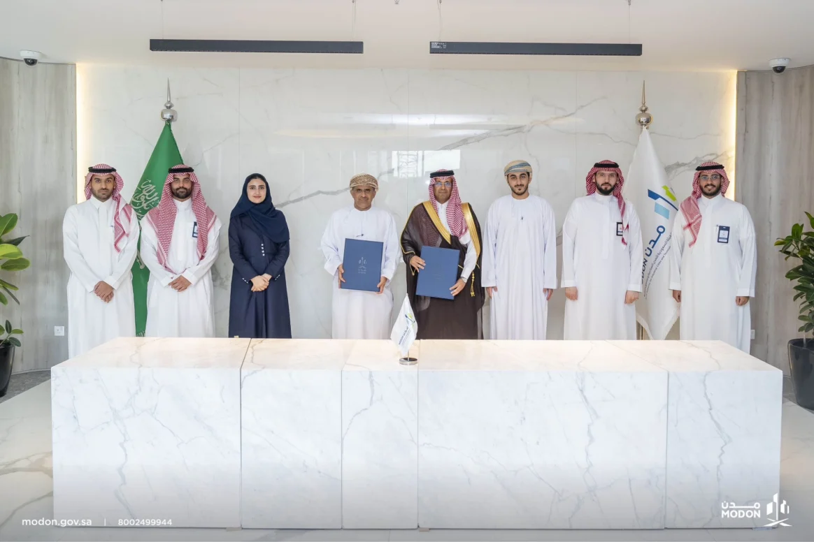 شركة عُمانية تطوّر 52 مصنعًا جاهزًا بجدة