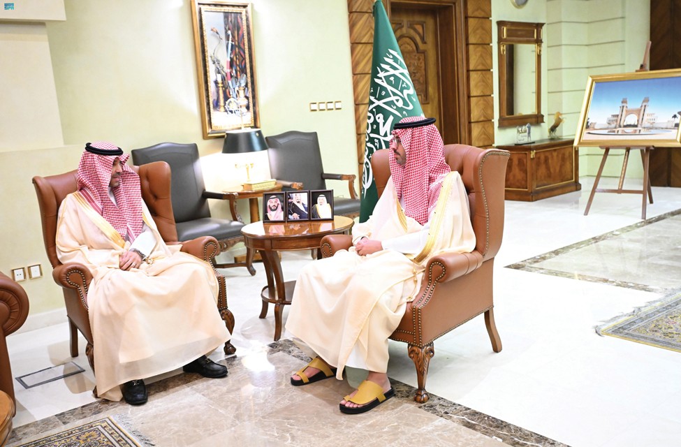 محافظ جدة يستعرض أعمال «المحامين»