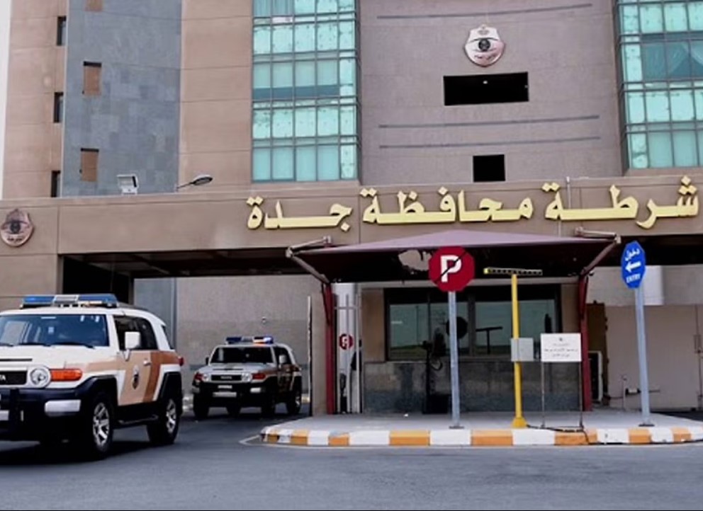 ضبط شخصين في جدة لسرقتهما كيابل كهربائية وقواطع نحاسية