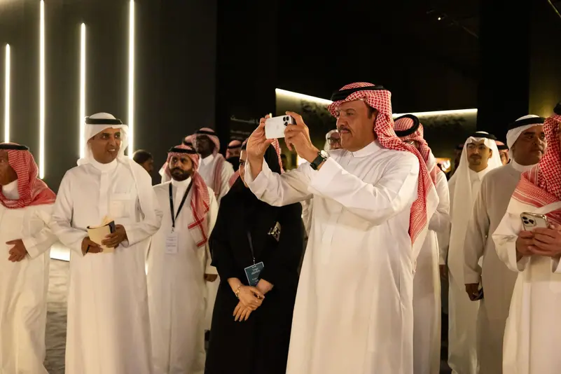 إسدال الستار على معرض في محبة خالد الفيصل بجدة