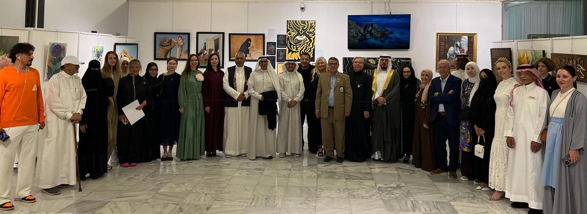 مركز أدهم للفنون بجدة يستضيف أصواتاً تشكيلية من العالم