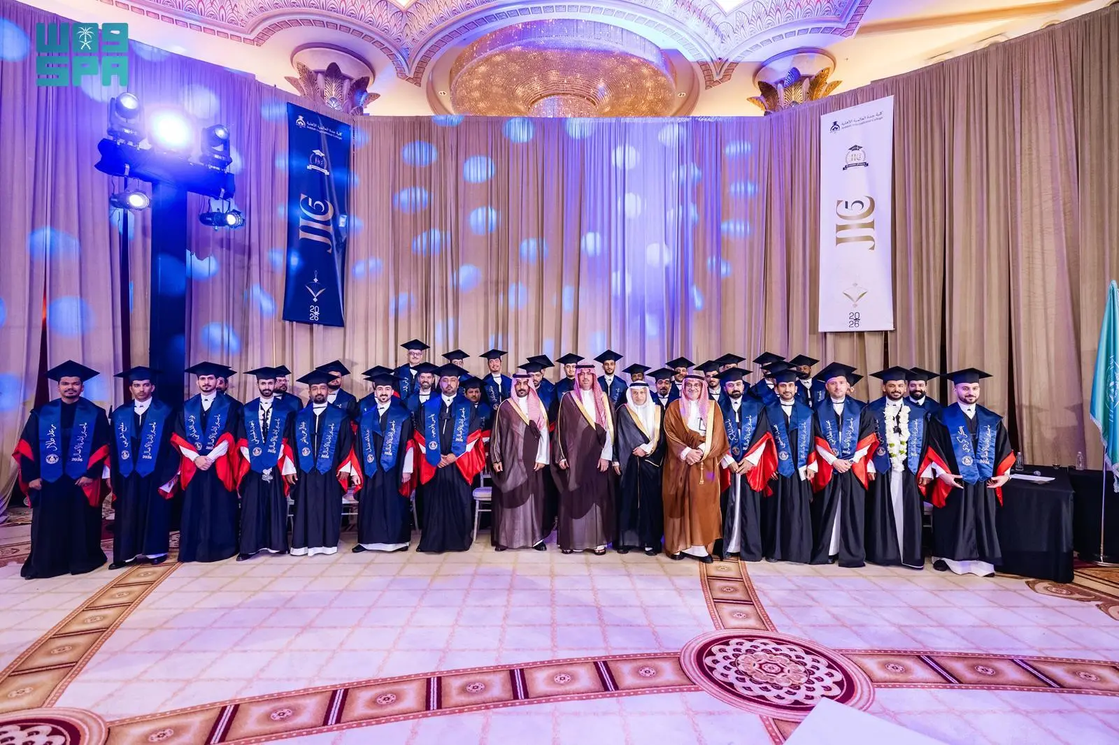 مُحافظ جدة يشهد حفل تخريج طلبة كلية جدة العالمية الأهلية