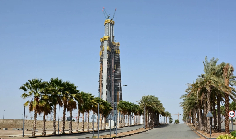في الطابق الـ102.. برج جدة يغازل السحاب قبل اكتماله