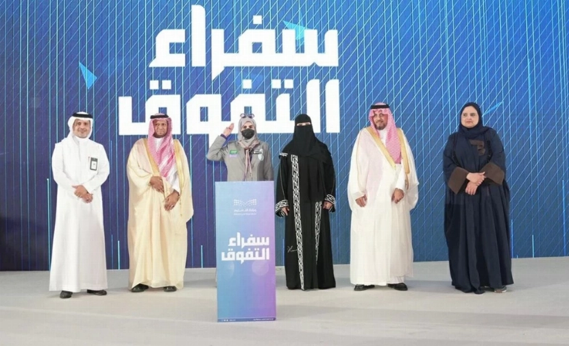 عبير الزهراني.. شغف القيادة يتوّجها بأول شارة خشبية في جدة