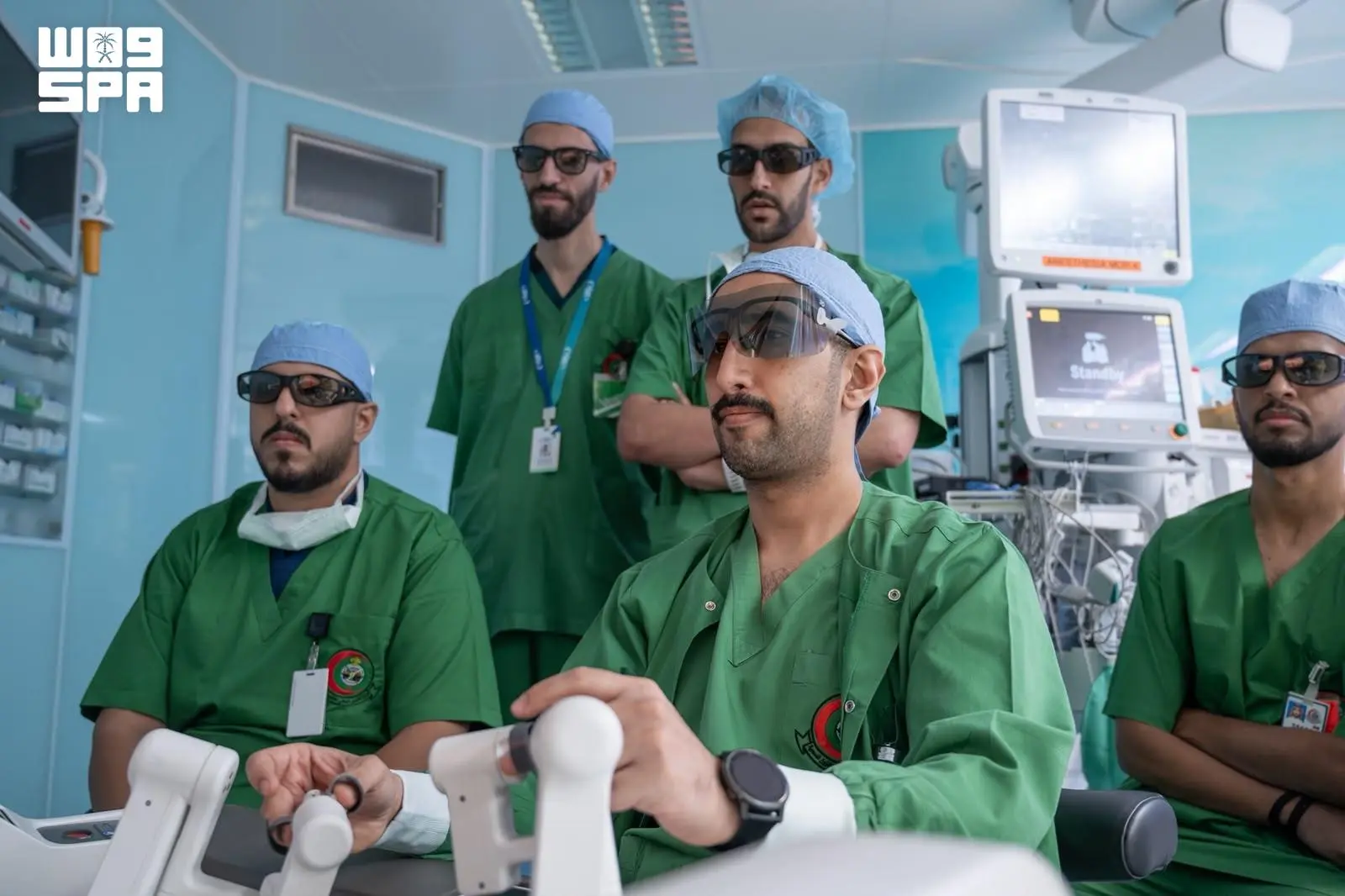 الشؤون الصحية بوزارة الحرس الوطني تنجح في إجراء أول عملية جراحية روبوتية عن بُعد بين الرياض وجدة